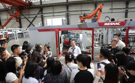 媒体见面会进车间 6686体育解码智能装备的高质量发展