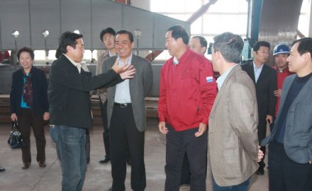 中国石油和化学工业联合会会长李勇武一行来6686体育视察指导工作